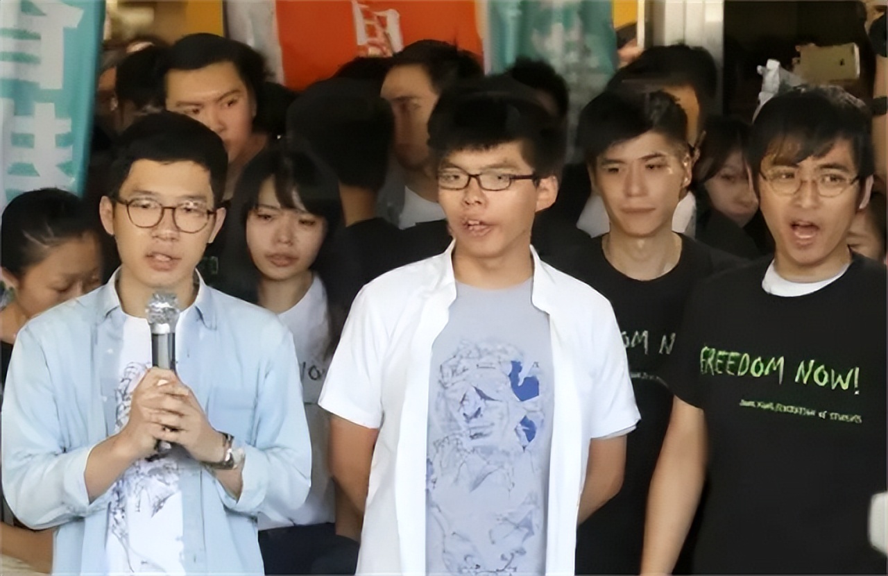 港独黄之锋：美国一手扶持的“提线木偶”，靠*华反**反港换名利双收