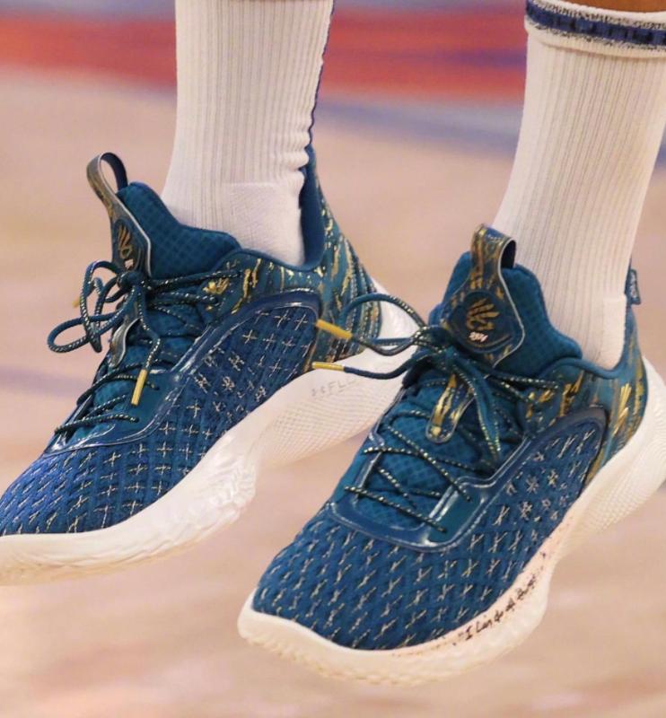 库里成了历史三分王，UA啥时候能超越耐克？