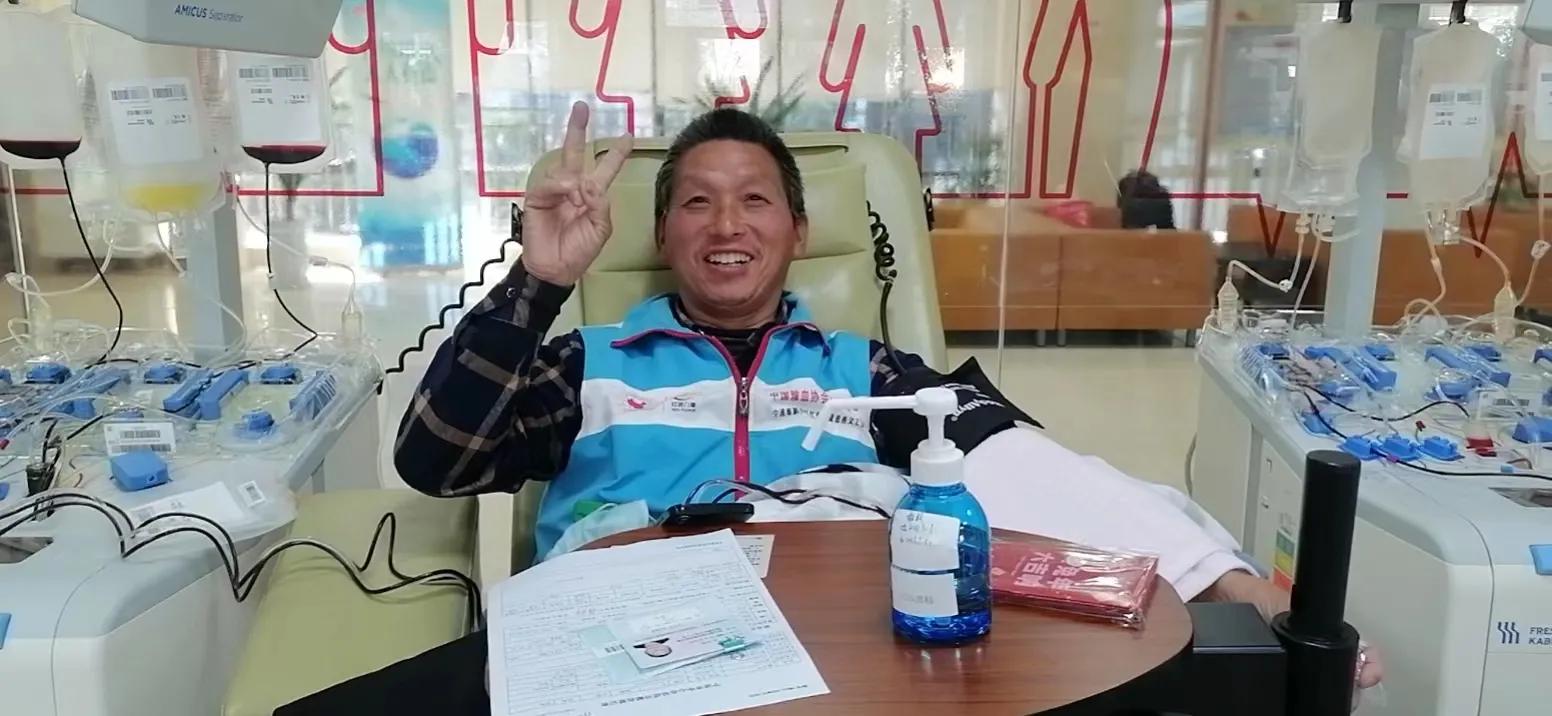 奉化红色力量铁血军魂无偿献血队开展集体捐献血小板无偿献血活动