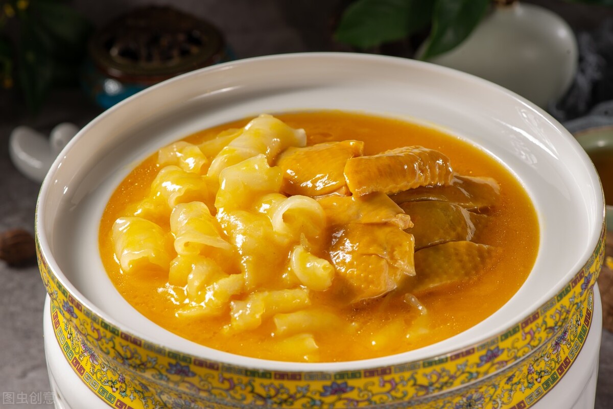 冬季皮肤干燥起痘用什么化妆品,皮肤干燥长痘什么原因导致