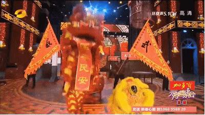 春晚魔术邓男子解析,2022春晚魔术邓男子让谁拿魔方了