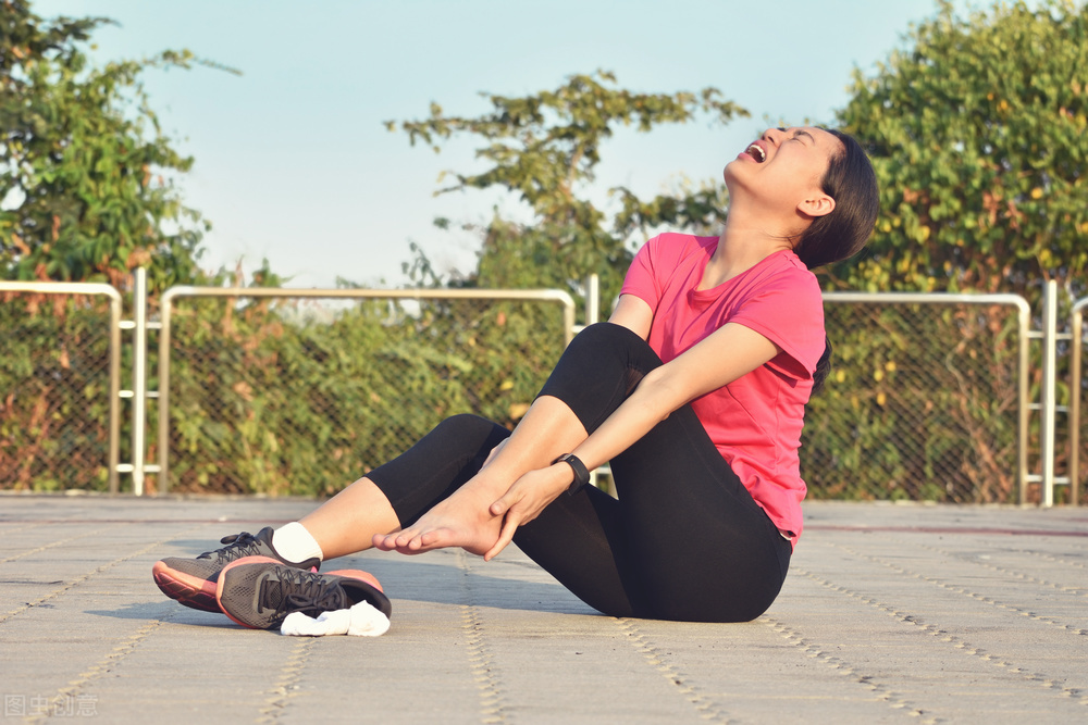 崴脚后肿得特别大多久能好,崴脚后肿胀应该怎么处理