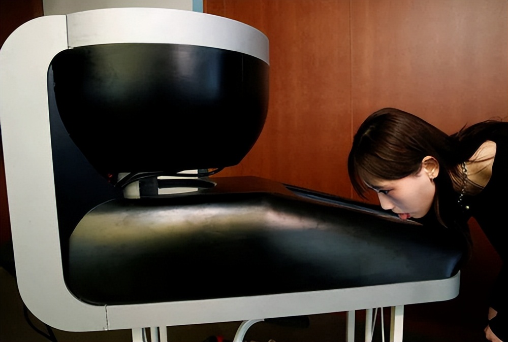 日本推出能让饭菜变咸的电筷子，这下真·重口味了