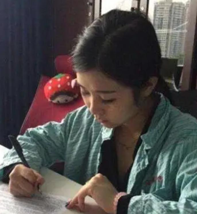 深圳女网红，8年花800万整成范冰冰，嫁给主刀医生，如今怎样