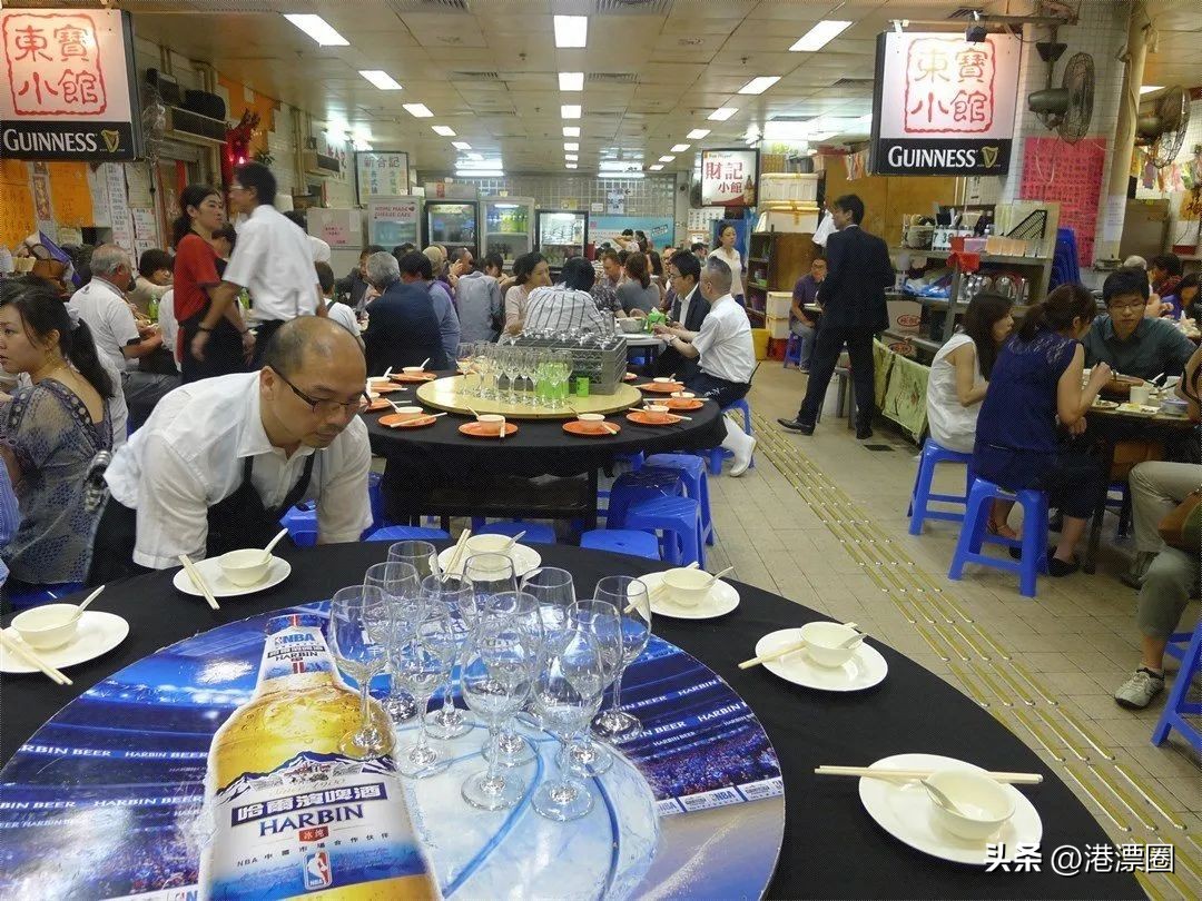 一家店铺宣布关门整条街,一家店突然停业了