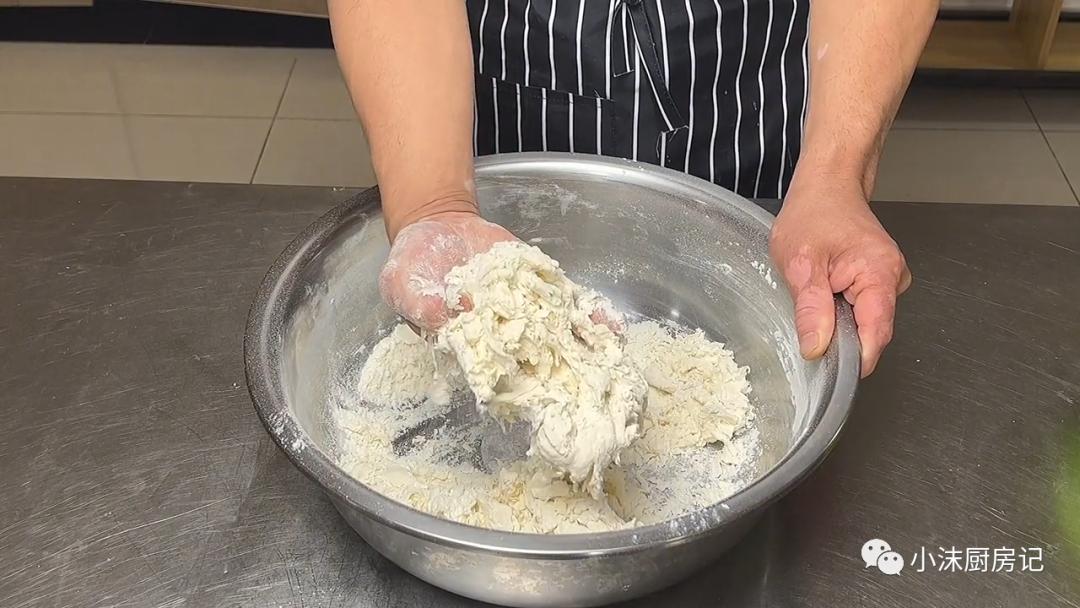 凉皮好不好吃全靠红油香不香,凉皮要怎么吃才最好吃