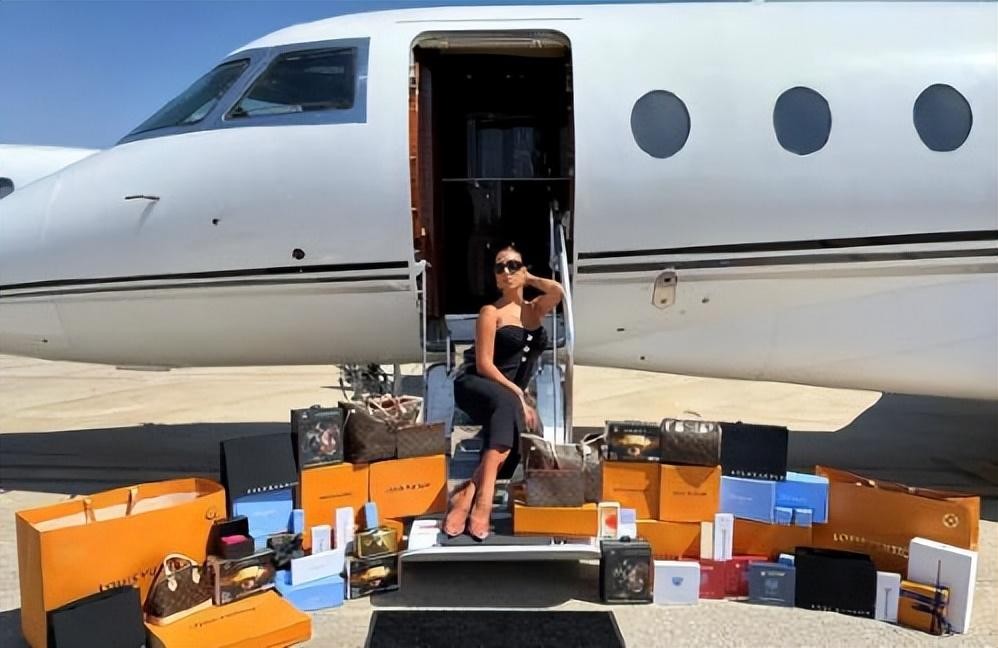 c罗和卡戴珊有多少个小孩,c罗女友生了几个孩子