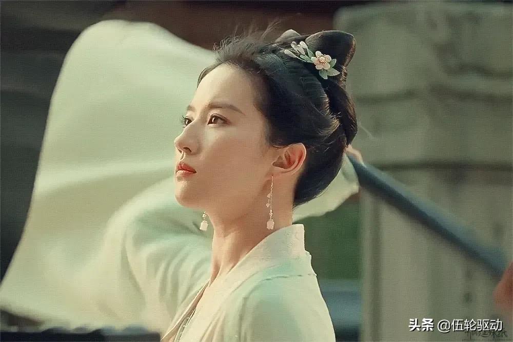 梦华录刘亦菲开什么车？最爱法拉利，保时捷只配当买菜车