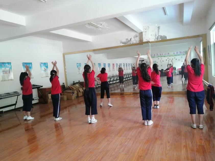 从大山里走出的篮球少年,从大山里走出来的足球