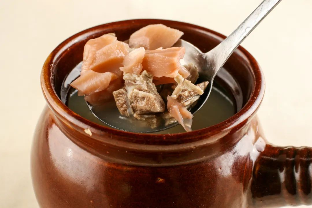 秋天干燥用什么食材泡水喝,秋天干燥适合吃什么菜谱