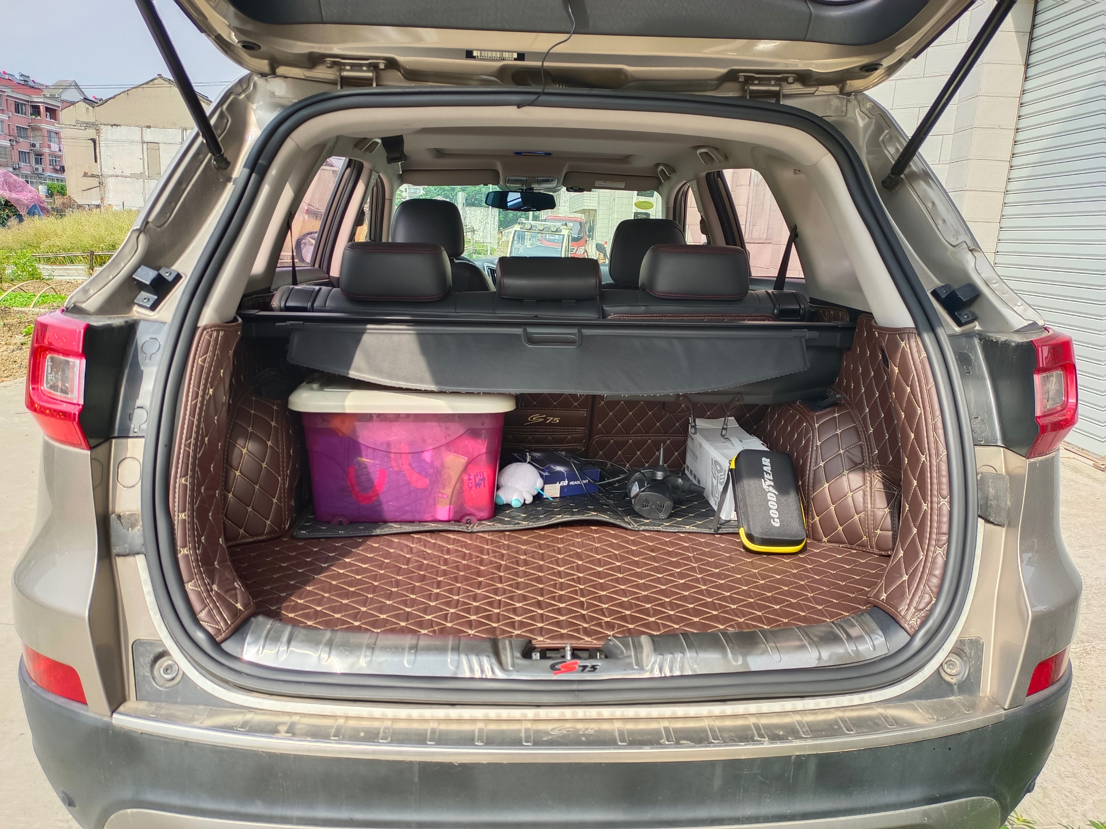 长安cs55前轮挡泥板内衬怎么更换,新车换挡泥板