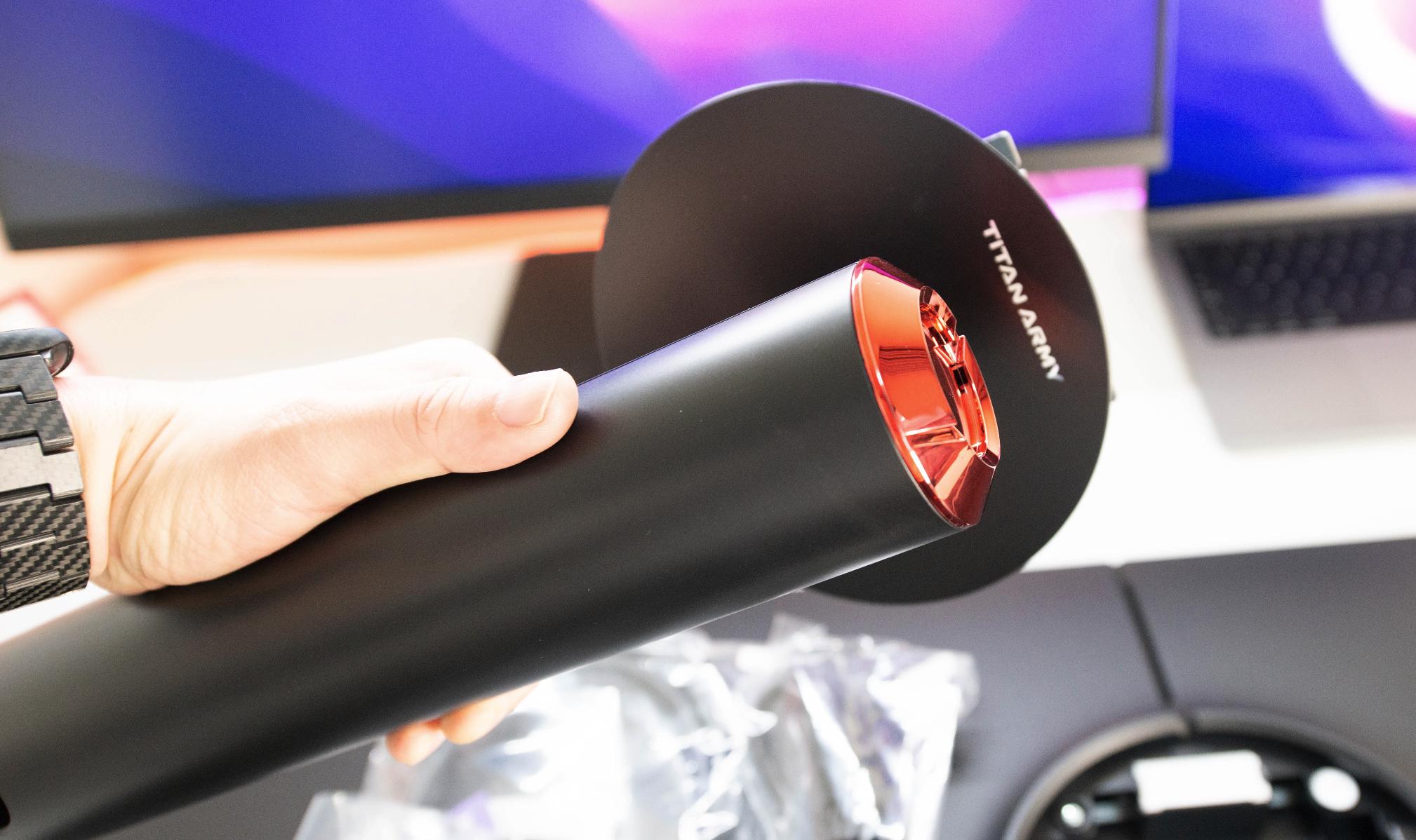 实测!告诉你,选27寸还是40寸超大尺寸显示器?144Hz/1ms/4k