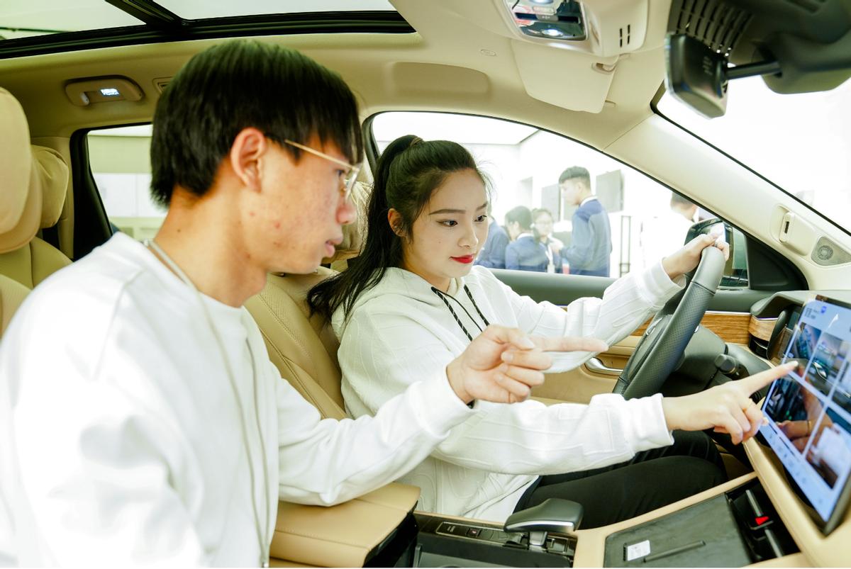 华为智能生活馆开业,华为智能生活馆亮相五一广场