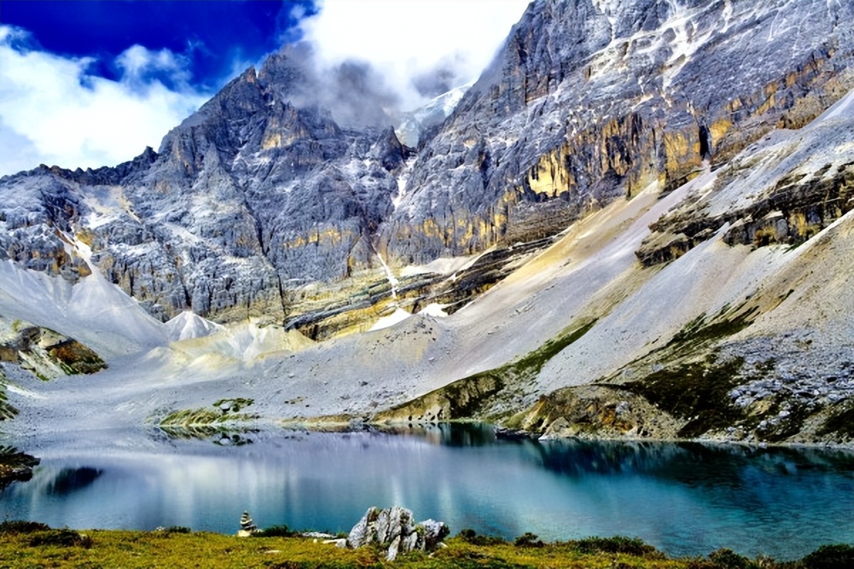 稻城亚丁攻略3-4天消费,稻城亚丁建议自己去还是跟团