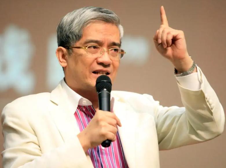 从良心经济学家到*子骗**专家，*咸平郎**如何跌落神坛？