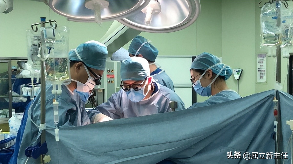 腰上长疙瘩检查是癌症,发现肝上长肿瘤就要动手术吗