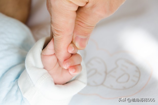 带3万元去伺候儿媳坐月子，听到儿媳和亲家母的对话，我怒了