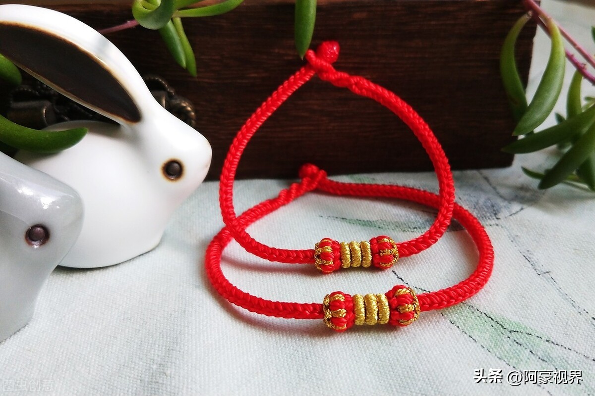 2023年兔年哪个属相需要穿红袜子,2023年己卯兔年要穿红色吗