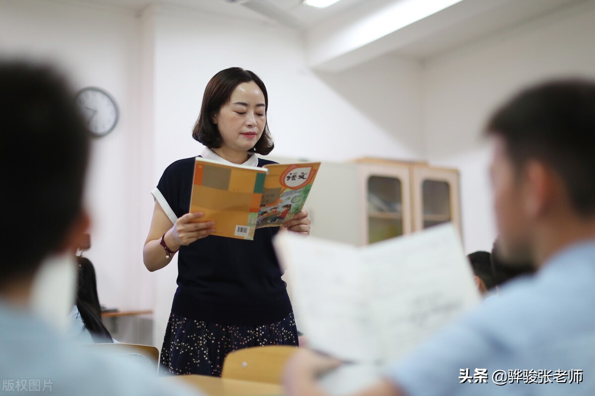 进国家电网好不好，两同学不同选择高下立现，如何选报电力大学？