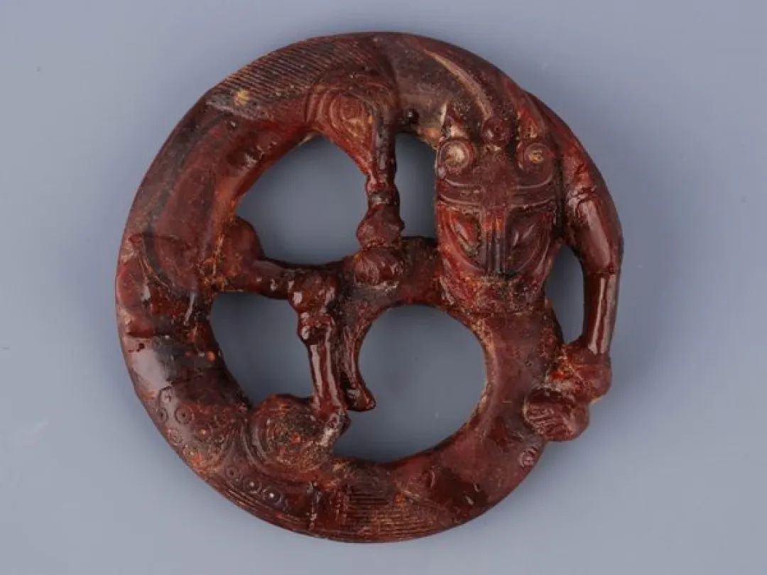 琥珀博物馆遗玉图片,博物馆战国时期玉璧