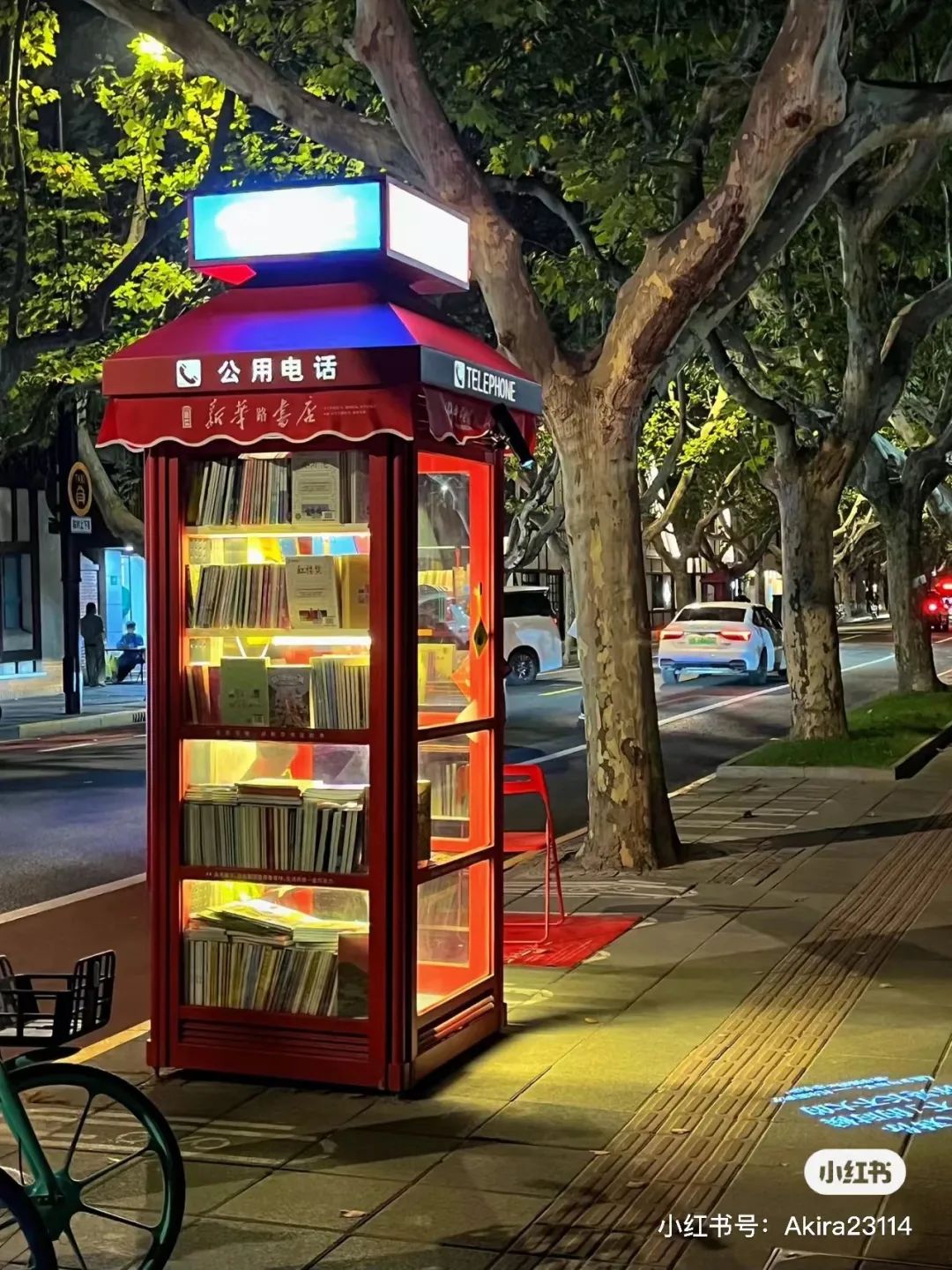 上海全封闭电话亭,为什么上海这么多电话亭