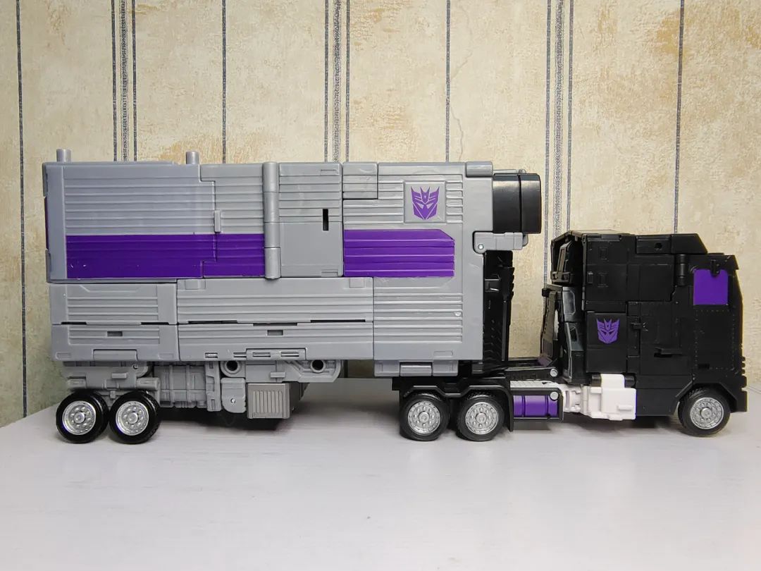 合体嘛，不寒碜——传世指挥官级汽车大师开箱测评