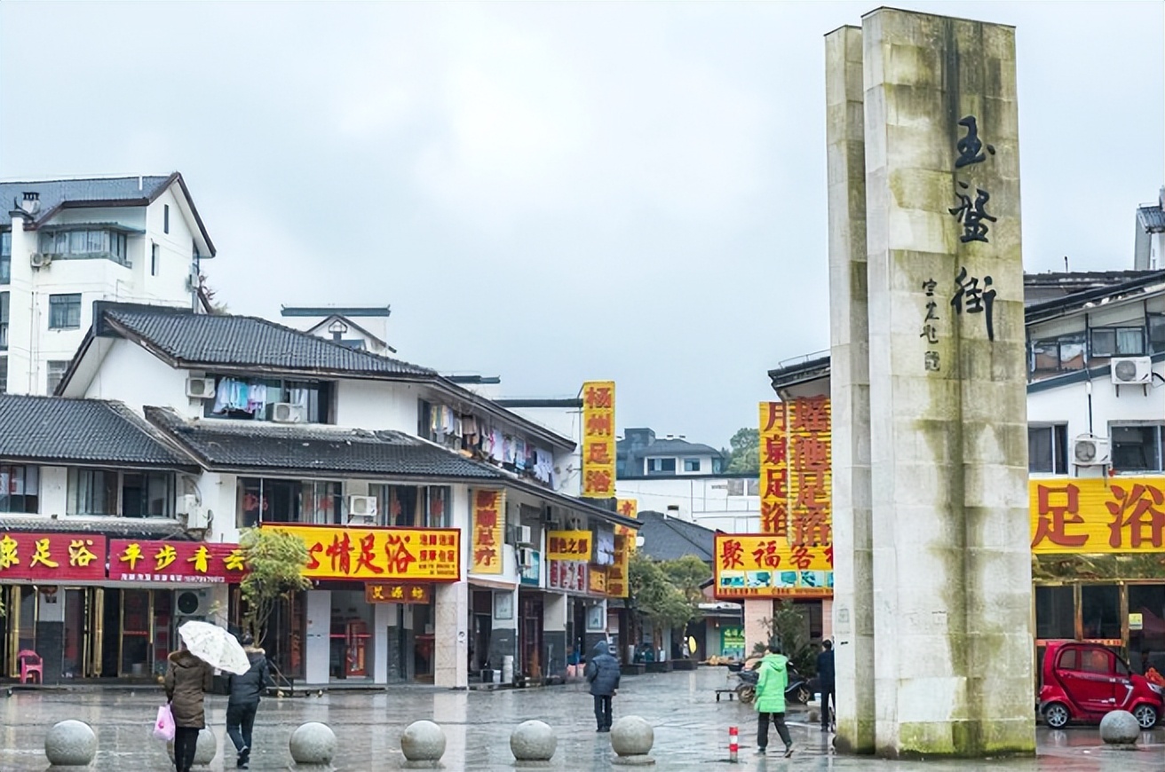 江西一小山村只一个人居住,江西适合老年人旅游的小镇
