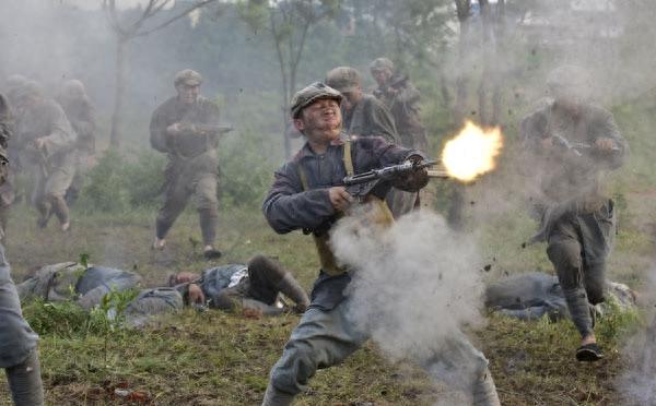 将军一口气吃了半坛子辣椒，烧得胃疼，却阴差阳错救了全师人马