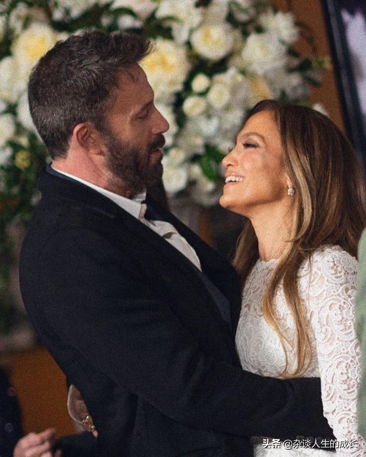 娶我吧！（翘臀珍）珍妮佛罗培兹、班艾佛列克在游艇上放闪