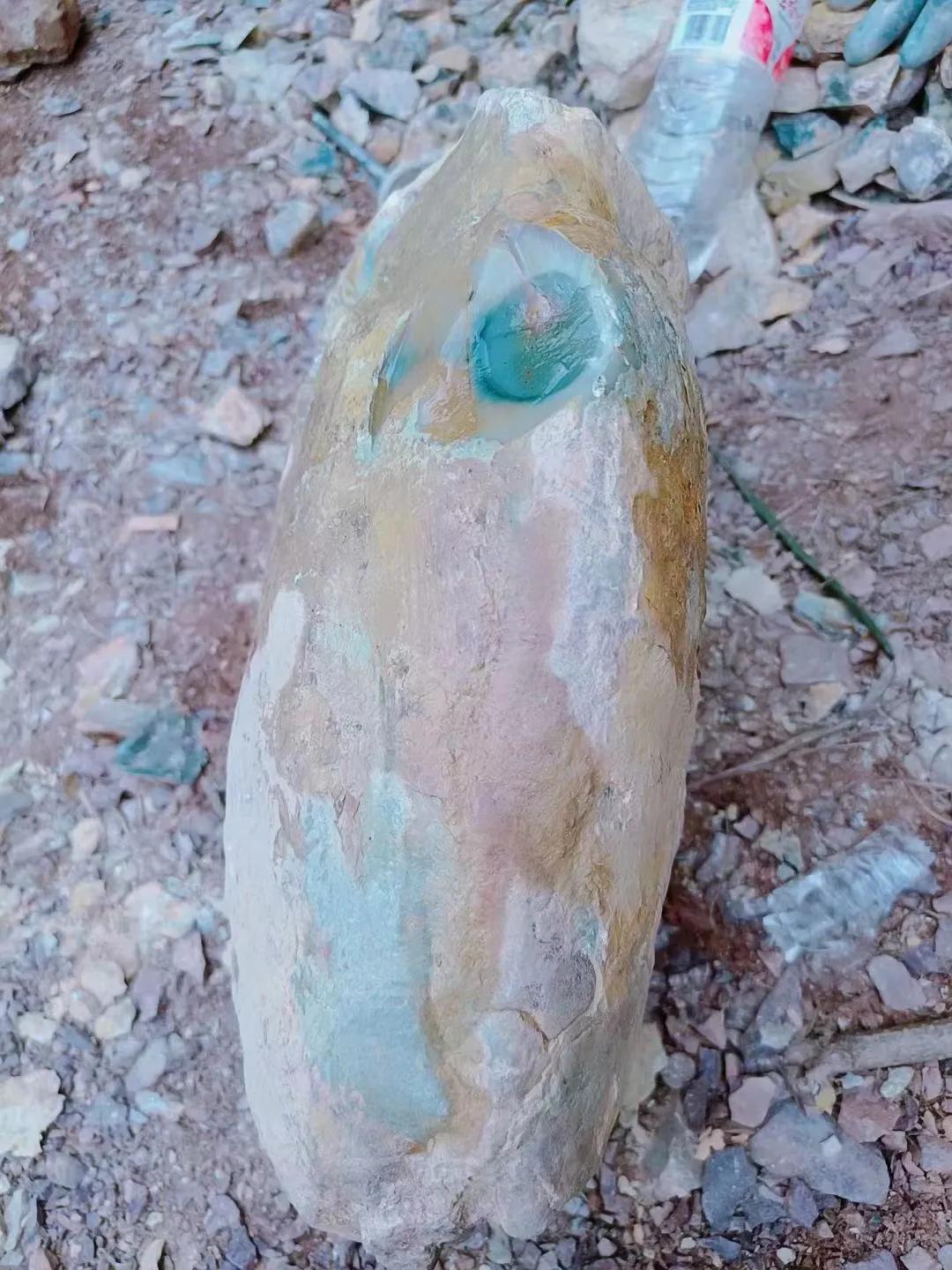 秦岭太白山霸王河玉石,秦岭大山的七彩玉石