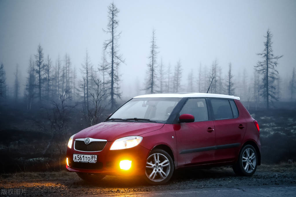 汽车灯光怎么调左右,汽车灯光怎么打开