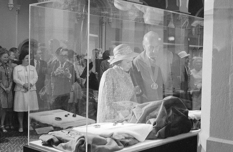 裸死街头，尸骨不全，戴过这颗3亿美金钻石的人最后有多惨