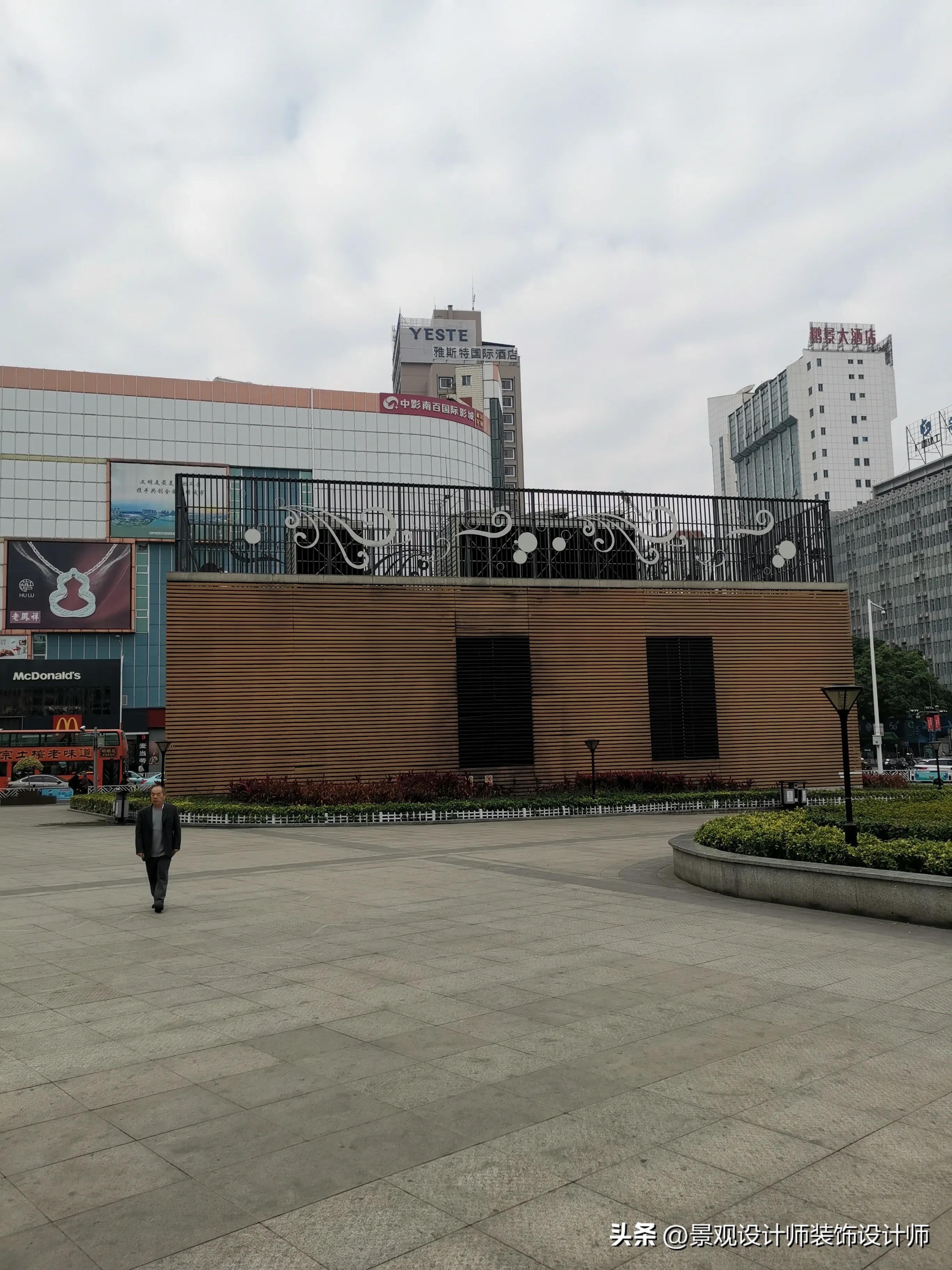 广西南宁市五象广场,广西南宁市朝阳广场唱歌