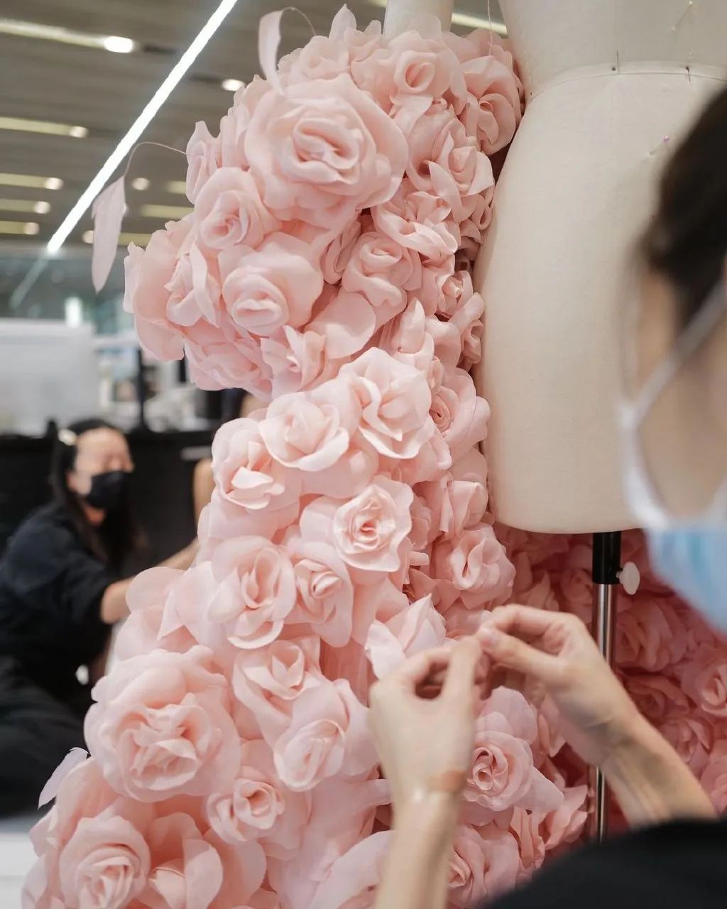 戛纳红毯范冰冰艳压群芳,范冰冰再次惊艳戛纳红毯