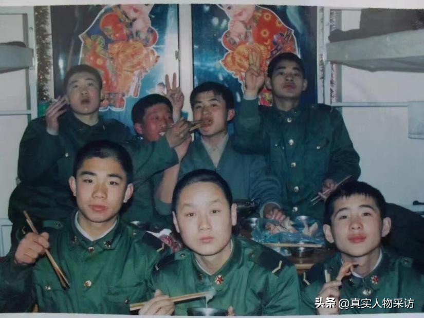 8090后的街头卖唱,13岁少年坚持7年陪父街头卖唱