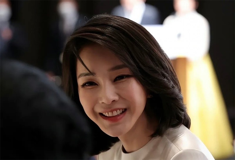 韩国第一夫人穿夏裙,现在流行的韩国第一夫人的穿搭