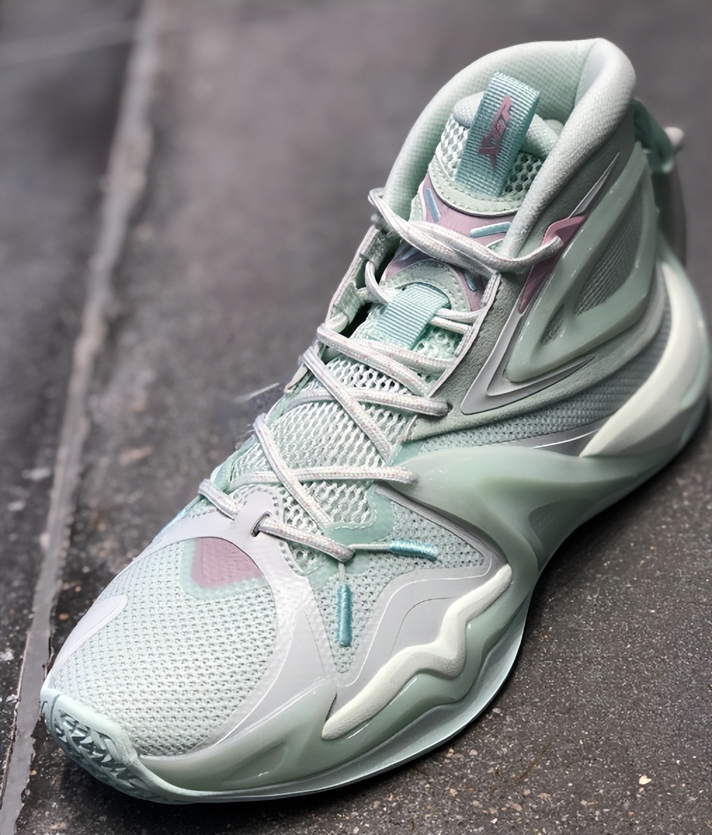 中国风的凉拖,带标志的特步凉拖