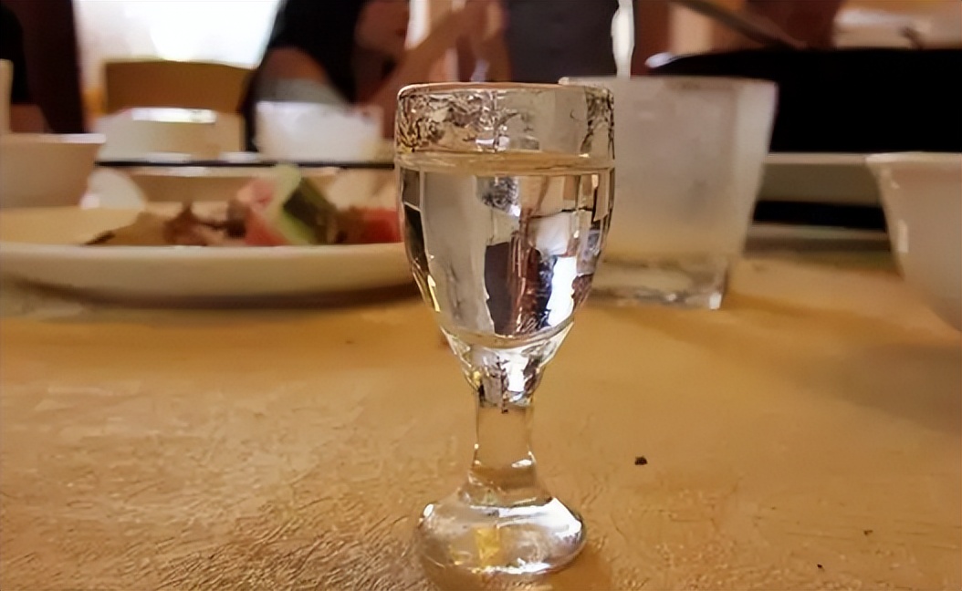 茅台红色圣地1935怎么鉴定真假,90年代飞天茅台的真假怎么鉴定