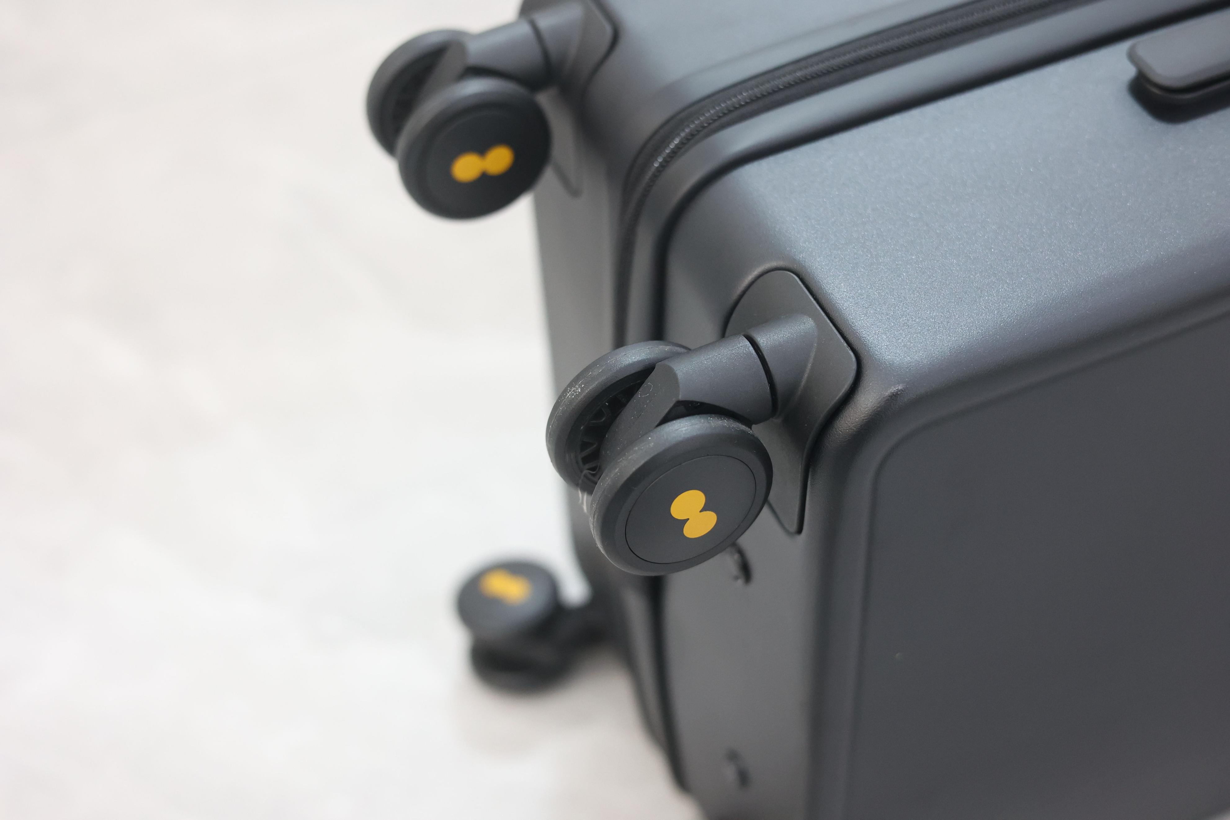 出差旅行的好伙伴，地平线8号拉杆箱方便实用