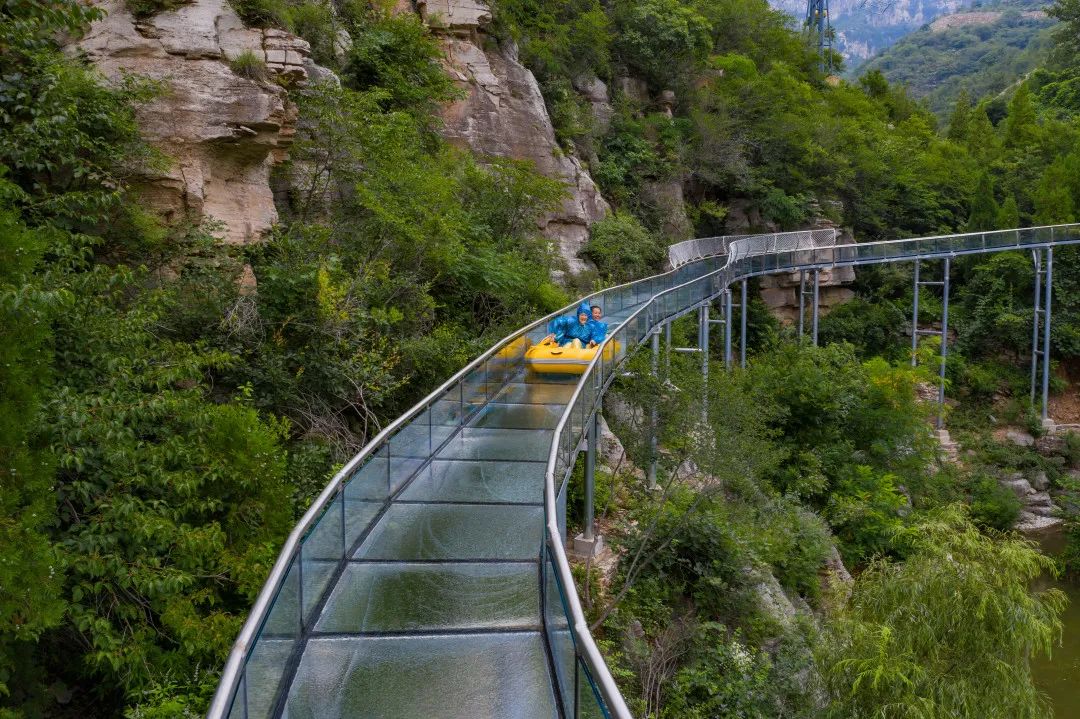 夏日峡谷漂流推荐无漂流不夏天,溪流欢畅