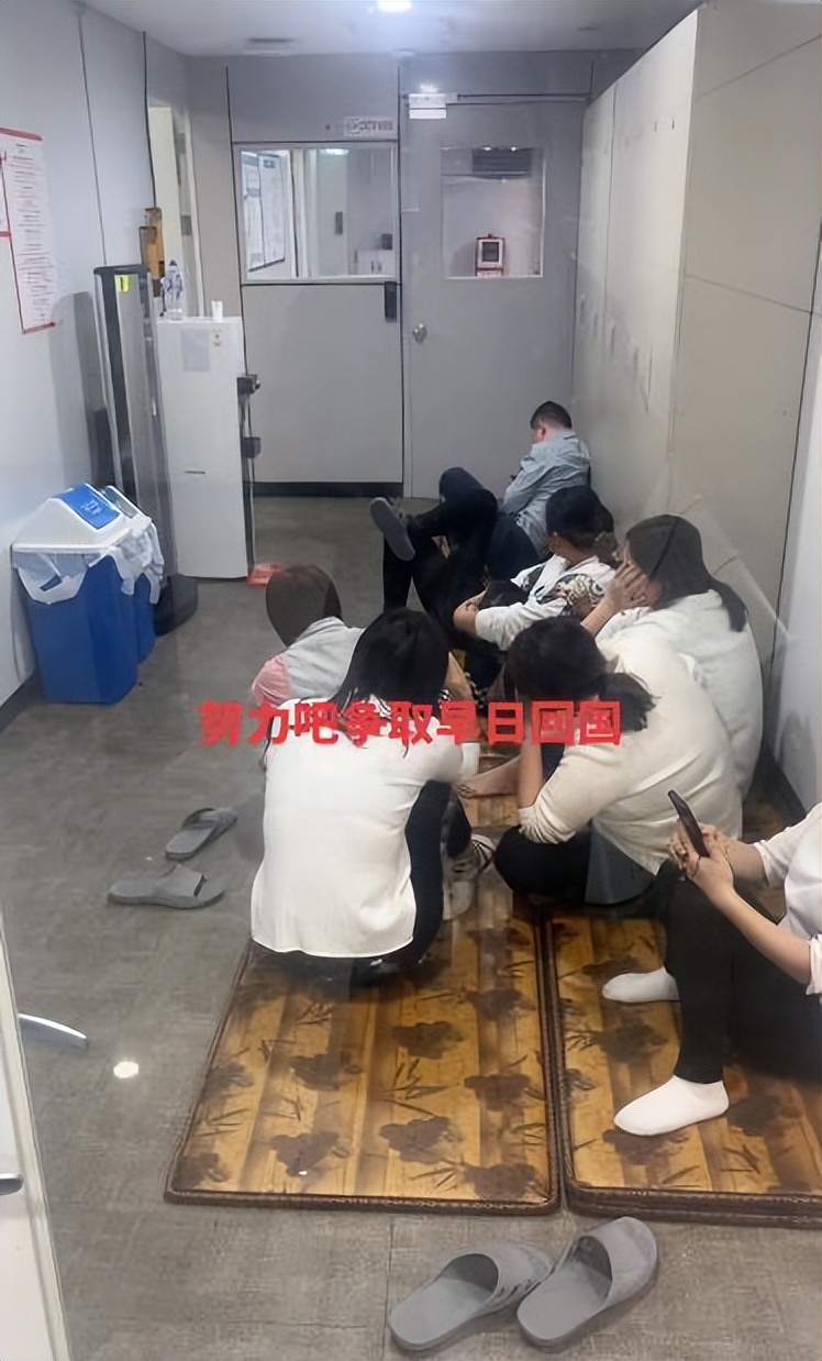 去泰国的中国游客被副总理亲自欢迎，去韩国的则被军警关大通铺