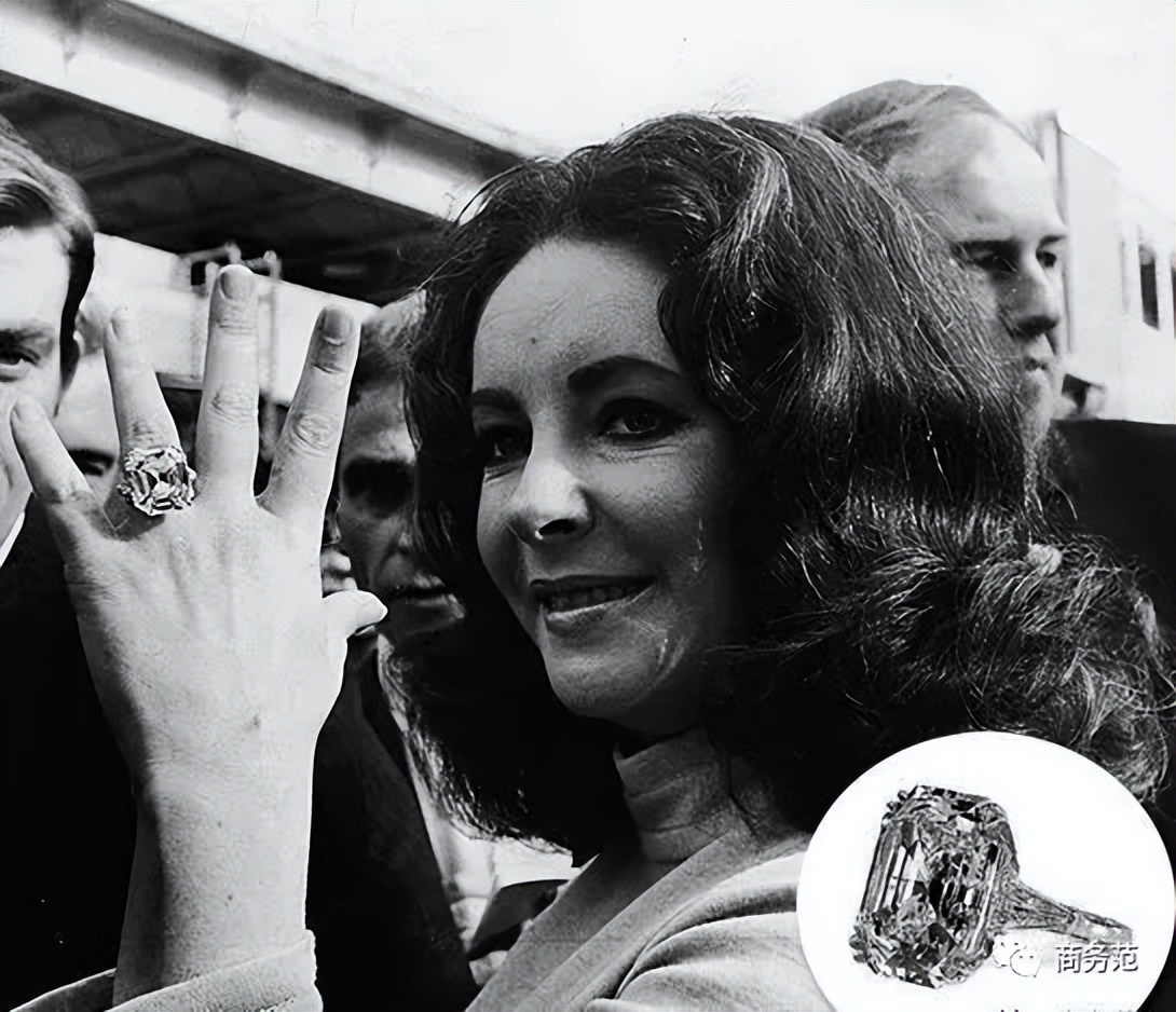 詹妮弗洛佩兹最新礼服,詹妮弗洛佩兹满脸钻石造型