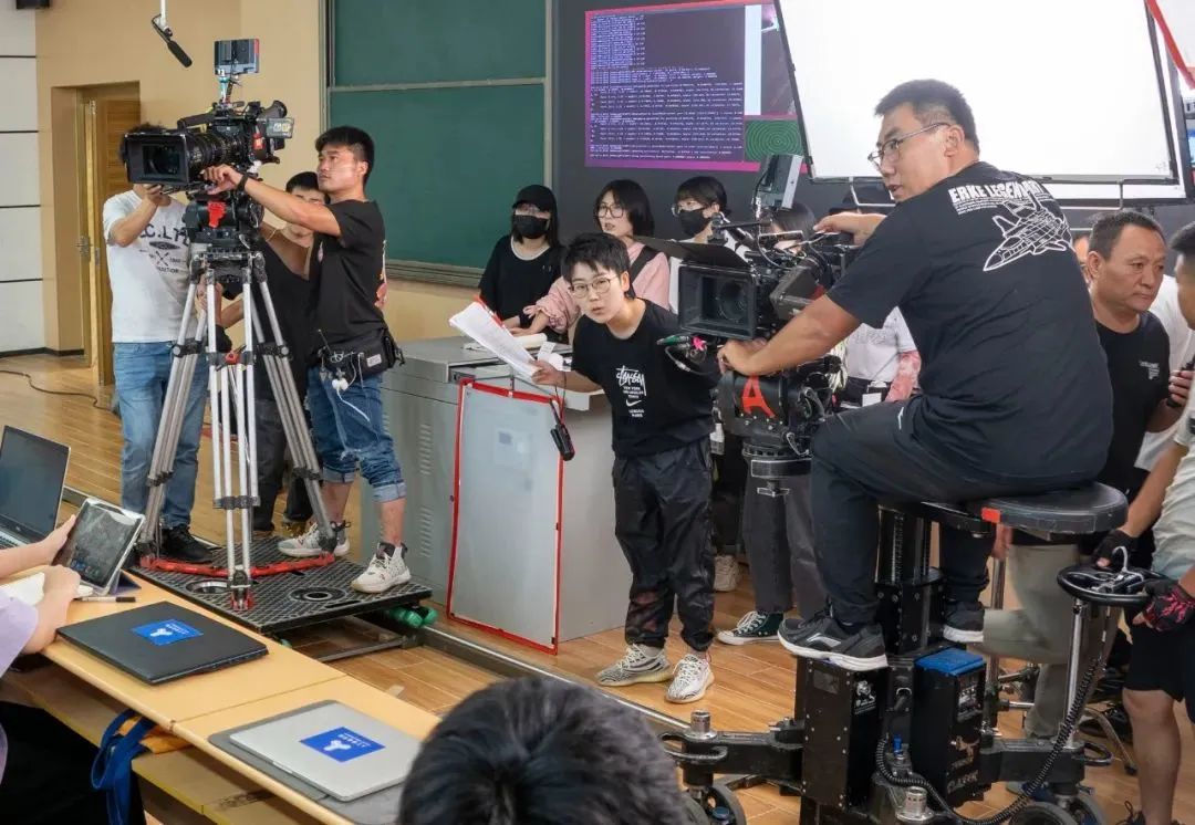 大三女生表演粤语,大三女生演讲视频