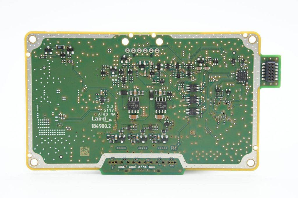宝马5系无线充电拆解,宝马5系充电器怎么拆