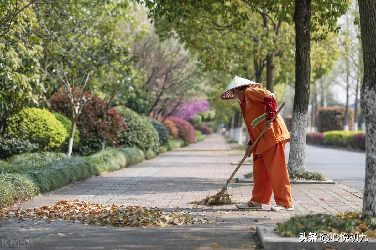 70岁大爷挣钱养一家人,70岁大爷外出打工给儿子还债