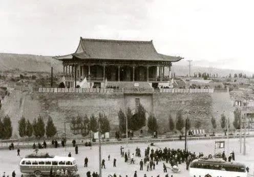 姘歌繙鐨勮嫃涓滃潯鍘熺増,姘歌繙鐨勫紶鍥借崳姝屾洸