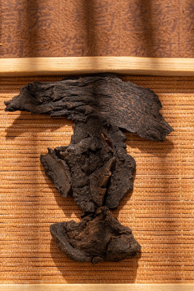 大黄：泻热通肠、凉血解毒、逐瘀通经