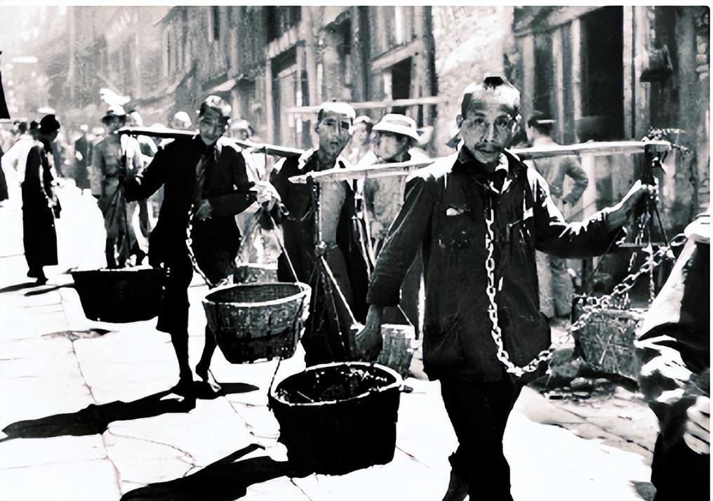 日军罪行照片:攻陷香港后兽性毕露,当场轮番侵犯新婚女明星2