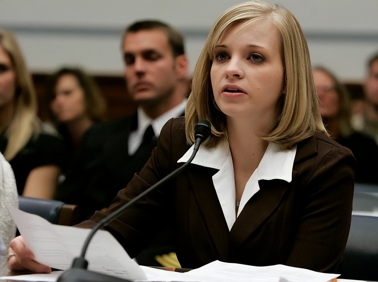 2003年，美国19岁女兵在伊拉克被俘遭受虐待，获救后美国奖励50万