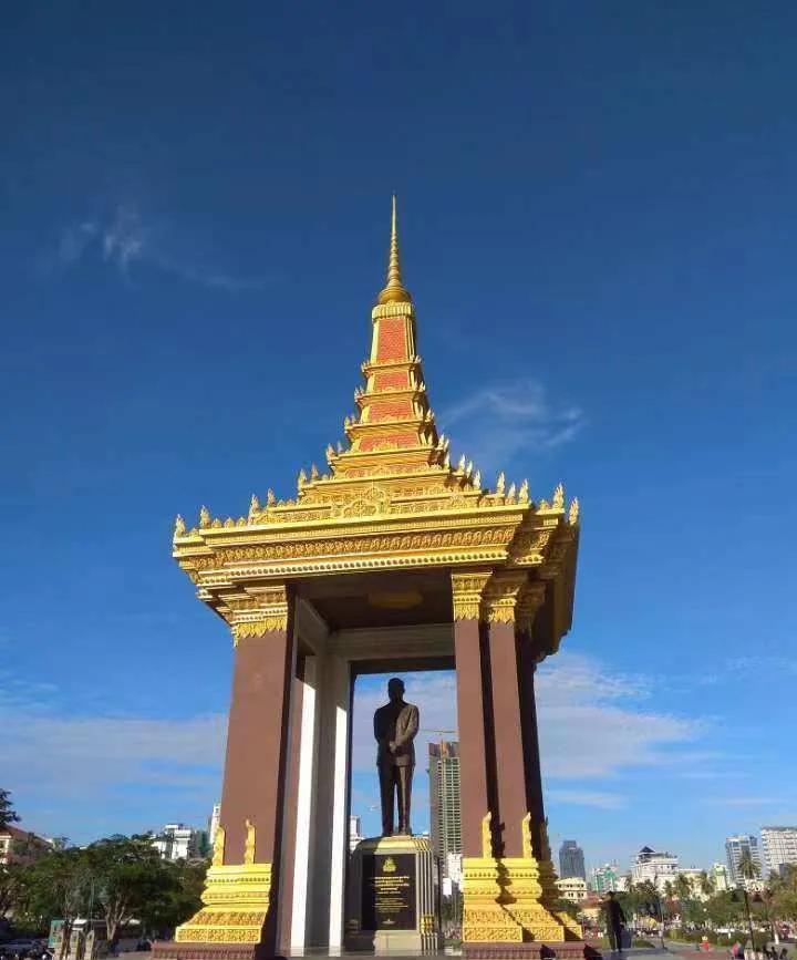 阴森森与金碧辉煌